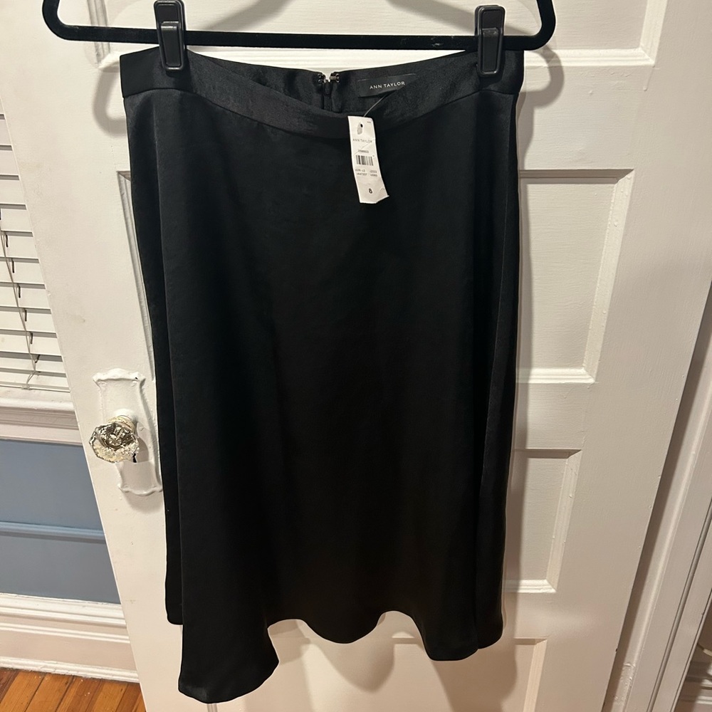 Brand new Ann Taylor satin midi skirt size 8